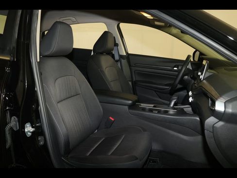 Used 2025 Nissan Altima 2.5 SV image 27