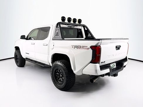 Used 2025 Toyota Tacoma TRD Sport AWD/4WD image 7