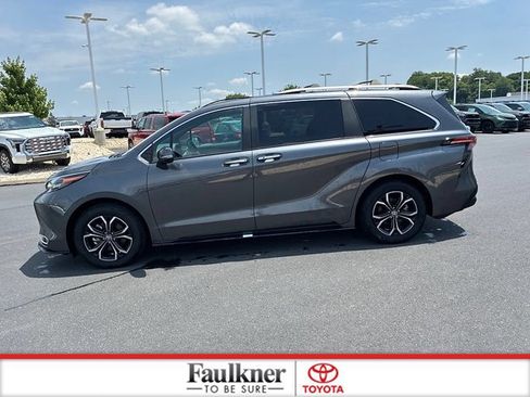Used 2025 Toyota Sienna Platinum AWD/4WD image 16
