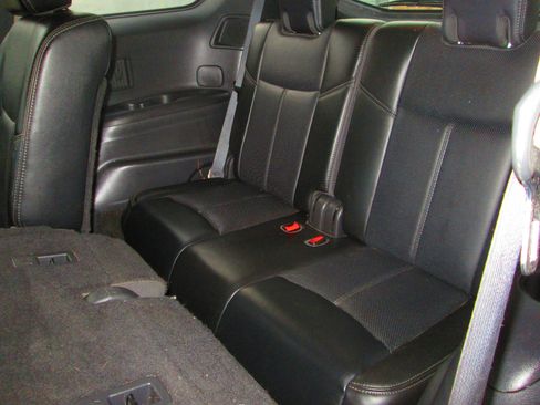 Used 2017 Nissan Pathfinder Platinum image 10