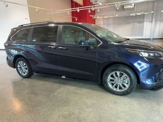Used 2025 Toyota Sienna XLE FWD video 2