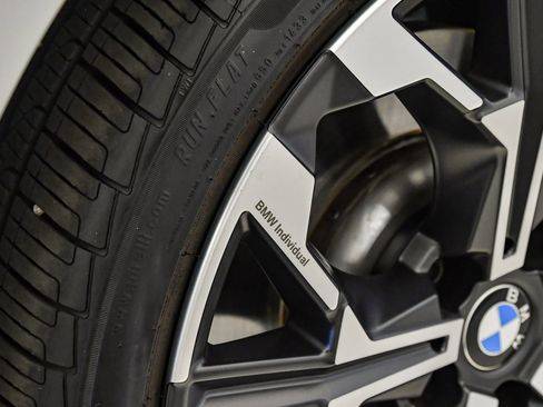 Used 2025 BMW 330i Sedan w/ Convenience Package image 11