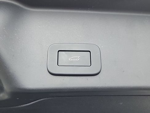 Used 2023 Land Rover Range Rover Evoque R-Dynamic SE AWD/4WD image 22