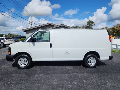 Used 2016 Chevrolet Express 2500 image 3