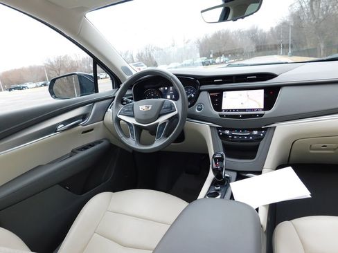 Used 2021 Cadillac XT5 Premium Luxury image 3