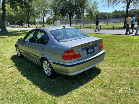 Used 2005 BMW 325xi Sedan AWD/4WD image 12