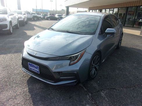 Used 2021 Toyota Corolla SE FWD image 2
