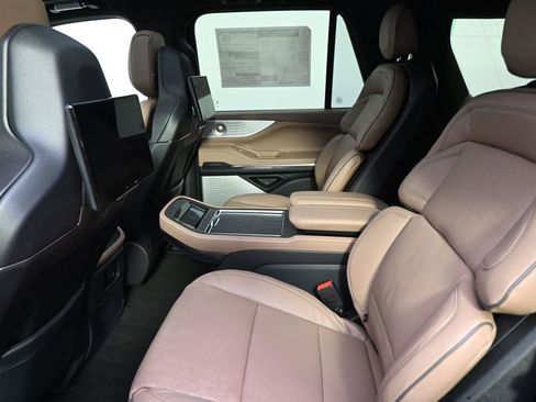 New 2026 Lincoln Navigator L Black Label AWD/4WD image 21