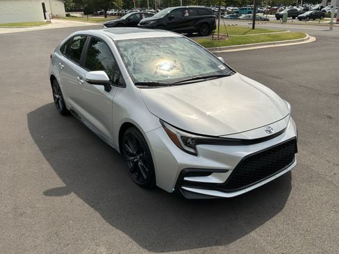 Used 2023 Toyota Corolla XSE FWD image 2