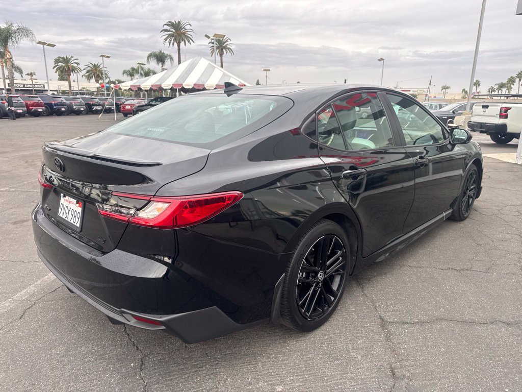 Used 2025 Toyota Camry SE FWD image 4