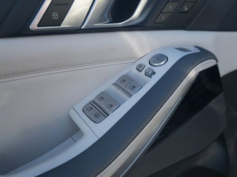 Used 2024 BMW X7 xDrive40i w/ Executive Package image 16