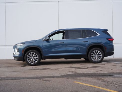 Used 2025 Buick Enclave Preferred image 6