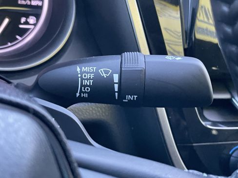 Used 2021 Toyota Camry SE w/ Cold Weather Package image 18