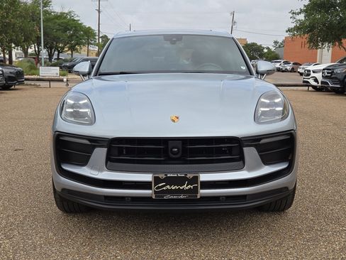 Used 2025 Porsche Macan AWD/4WD image 10