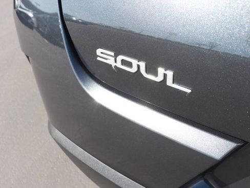 Used 2025 Kia Soul LX w/ LX Technology Package FWD image 6