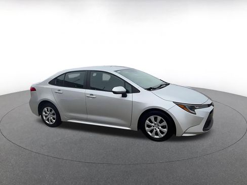 Used 2023 Toyota Corolla LE FWD image 2