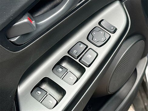 Used 2023 Hyundai Kona SE image 17