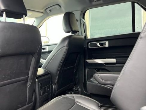 Certified 2023 Ford Explorer XLT w/ Equipment Group 202A AWD/4WD image 5