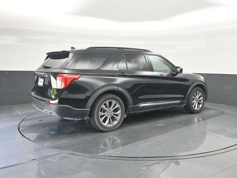 Used 2021 Ford Explorer XLT w/ Equipment Group 202A RWD image 15