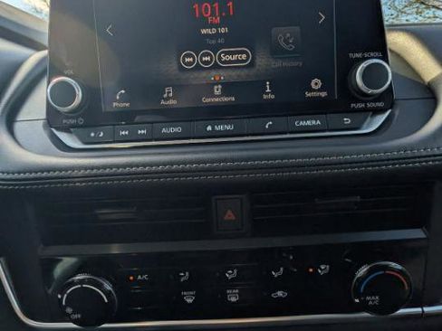 Used 2024 Nissan Rogue S image 19