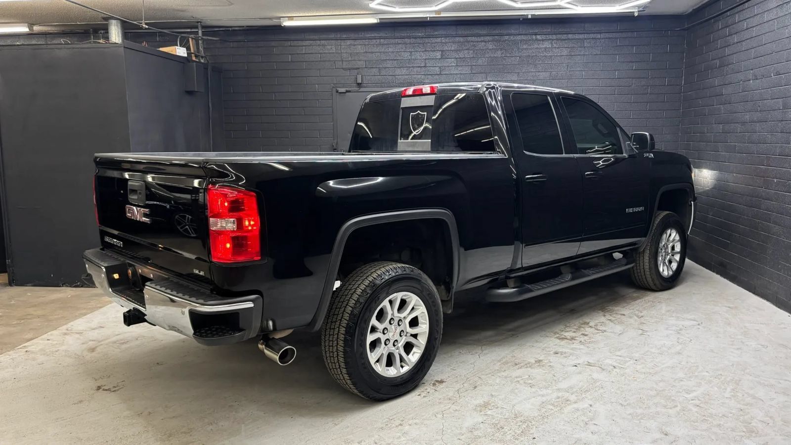 Used 2017 GMC Sierra 1500 SLE w/ SLE Value Package AWD/4WD image 4