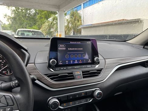 Used 2025 Nissan Altima 2.5 SV FWD image 17