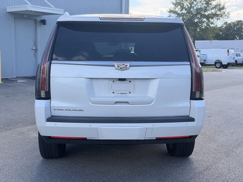 Used 2020 Cadillac Escalade Premium Luxury AWD/4WD image 11