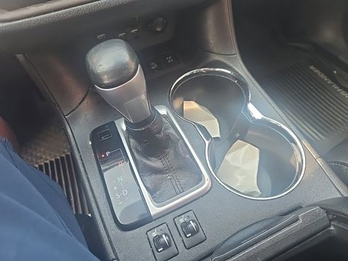 Used 2019 Toyota Highlander XLE w/ Protection Package #3 image 18