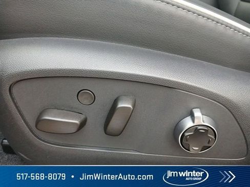 Used 2025 Buick Enclave Avenir w/ LPO, Floor Liner Package AWD/4WD image 21
