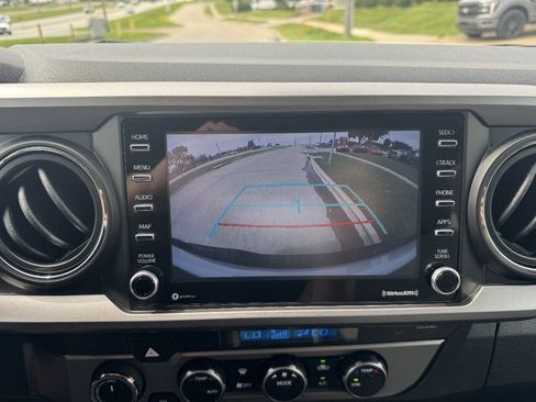 Used 2022 Toyota Tacoma SR5 AWD/4WD image 15
