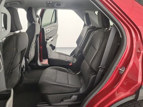 Certified 2024 Ford Explorer XLT AWD/4WD image 17