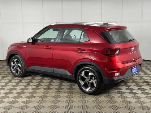 Certified 2025 Hyundai Venue Limited FWD image 8