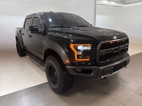 Used 2018 Ford F150 Raptor w/ Equipment Group 802A Luxury image 3