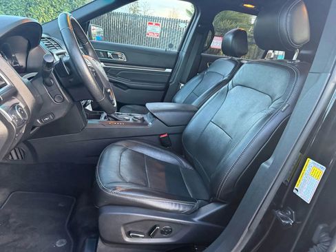 Used 2017 Ford Explorer Limited w/ Equipment Group 301A image 8