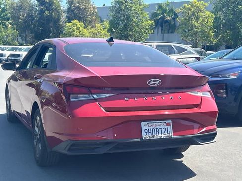 Used 2023 Hyundai Elantra SEL FWD image 2