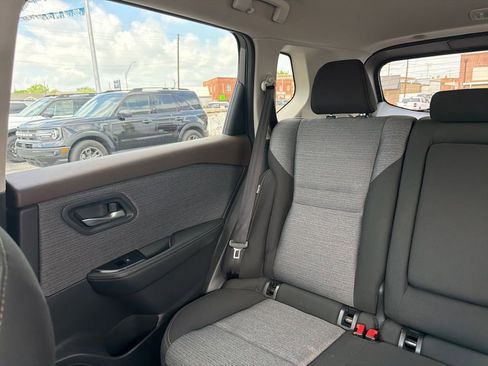 Used 2022 Nissan Rogue SV FWD image 16