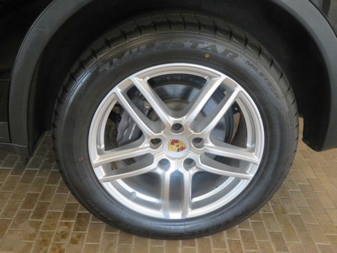 Used 2016 Porsche Cayenne AWD/4WD image 8