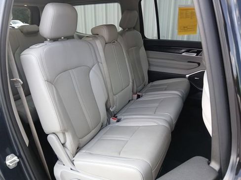 Used 2023 Jeep Wagoneer 4WD w/ Premium Group I image 32
