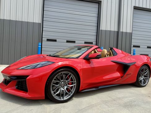 Used 2023 Chevrolet Corvette Z06 RWD image 5