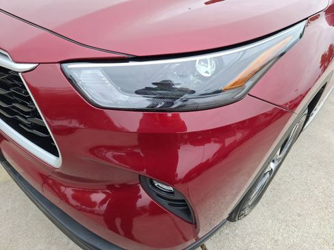 Used 2022 Toyota Highlander XLE FWD image 10