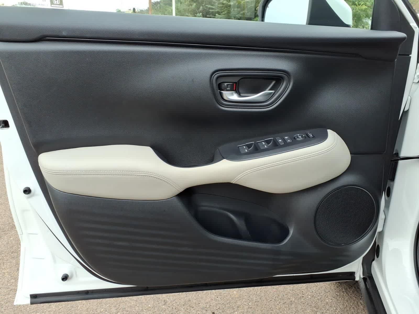 Used 2025 Honda HR-V LX image 11