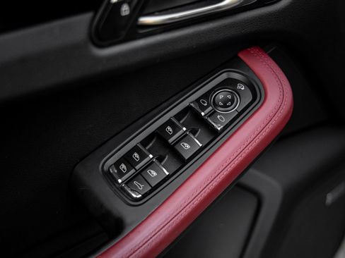 Certified 2022 Porsche Macan S AWD/4WD image 20