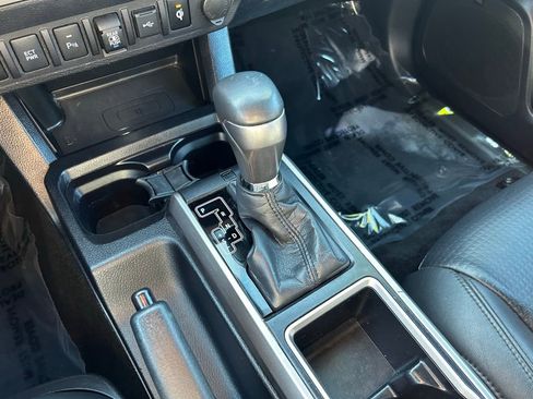 Used 2021 Toyota Tacoma Limited AWD/4WD image 20