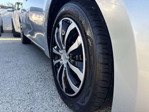 Used 2016 Toyota Corolla LE FWD image 5