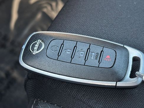 Used 2025 Nissan Pathfinder SV image 21