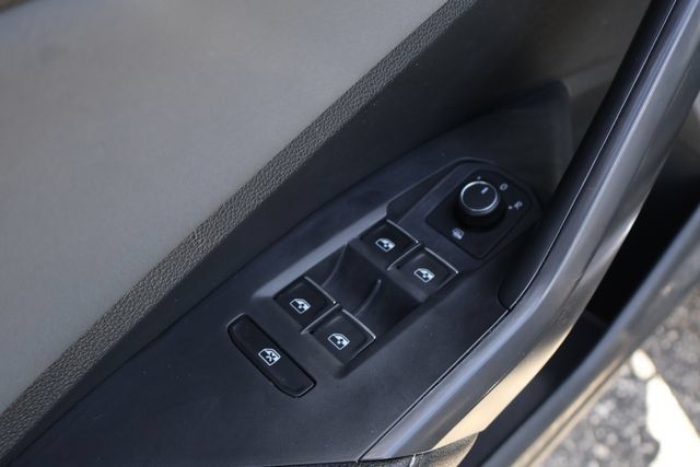 Certified 2025 Volkswagen Jetta SE FWD image 12