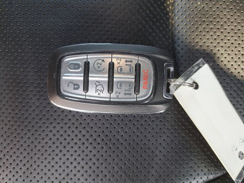 Used 2018 Chrysler Pacifica Limited w/ Advanced Safetytec Group FWD image 35