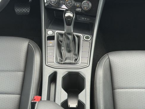Used 2024 Volkswagen Jetta SE FWD image 19