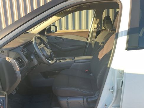 Used 2023 Nissan Rogue S image 7