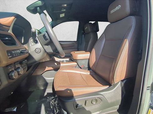 Used 2023 Chevrolet Tahoe High Country w/ Advanced Technology Package AWD/4WD image 16